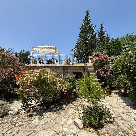 בית נופש Oleander Stone House Lemona