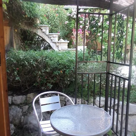 Oleander Stone House * Lemona