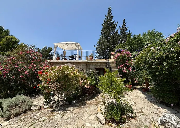 בית נופש Oleander Stone House Lemona