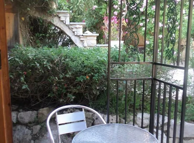 Oleander Stone House * Lemona